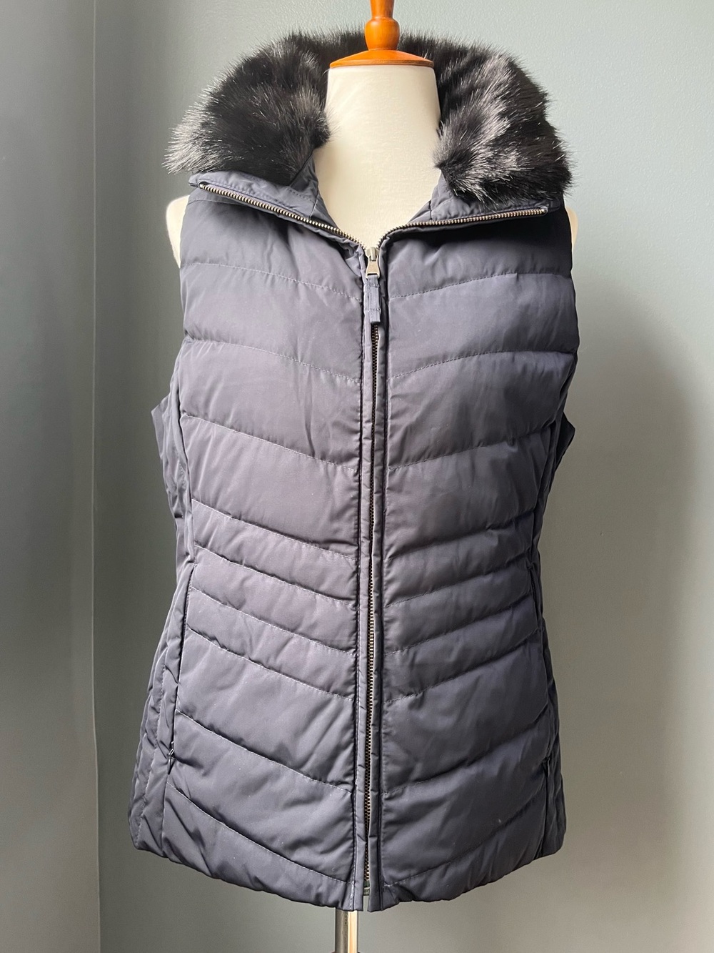 Talbot Genuine Down Vest - Picture 2 of 7